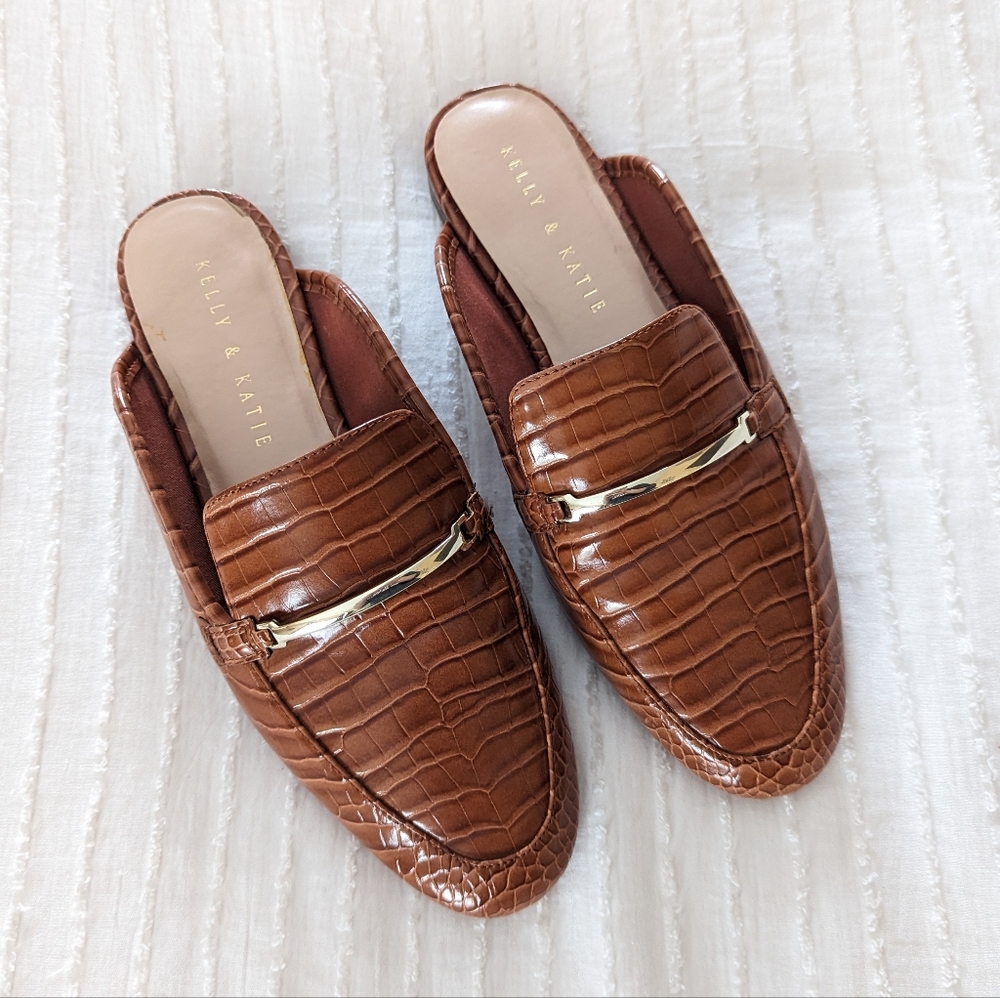 Kelly and Katie Mahogany Oana Crocodile Print slides/ loafer Size 7.5